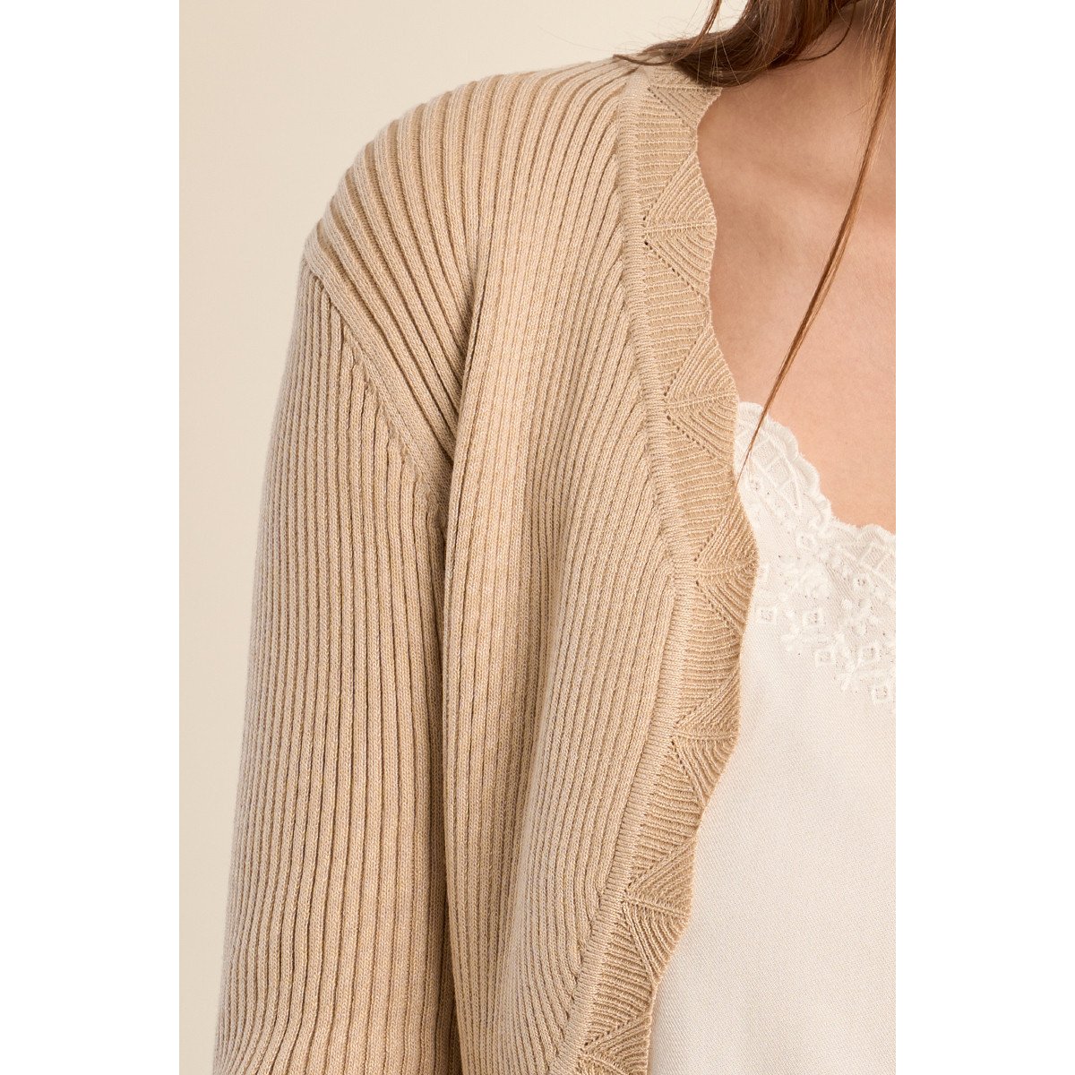 Boléro en maille basique beige, MOLLY BRACKEN