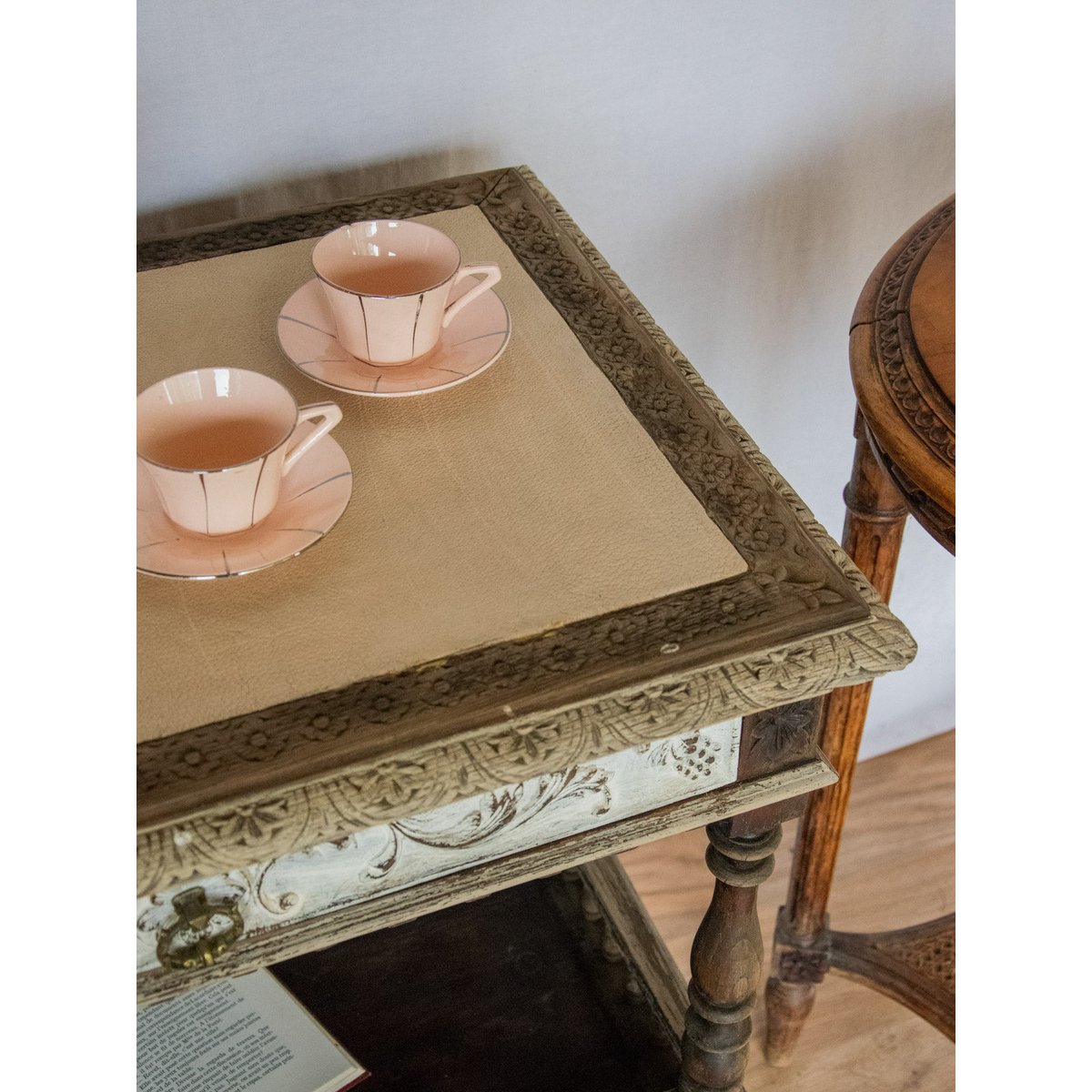 Table d'appoint en bois Francine N°612 - Bon état bois foncé, DEBONGOUT