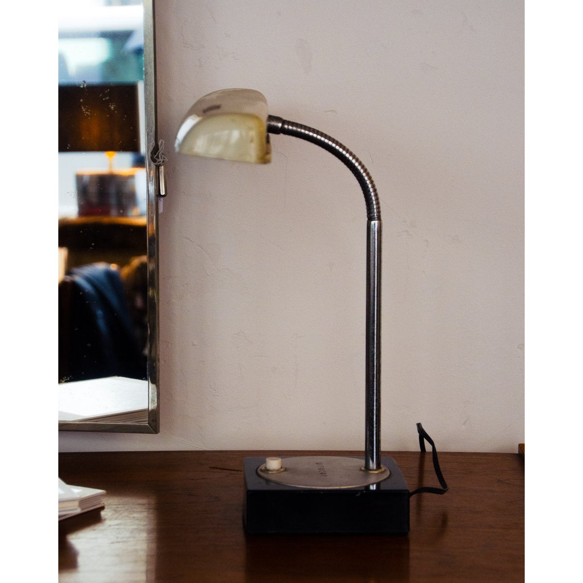 Lampe de bureau Hitachi Julia N°902 - Bon état beige, DEBONGOUT