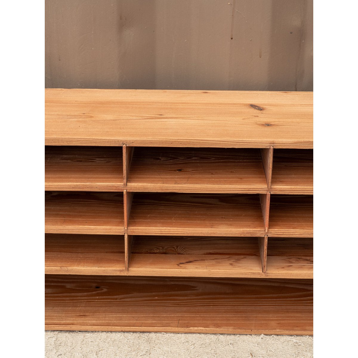 Petit meuble à casiers en bois Gaëlle N°1585 - Bon état bois clair, DEBONGOUT