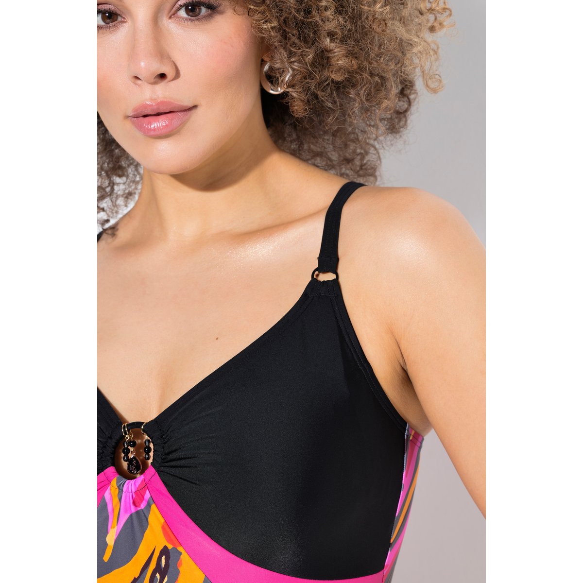 Maillot de bain imprimé piments. Bonnets gris foncé, ULLA POPKEN