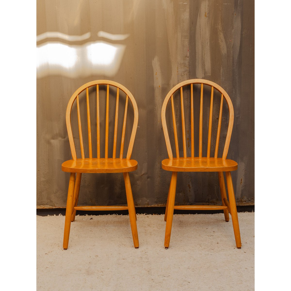 Lot de 4 chaises en bois Claude N°1542 - Bon état bois clair, DEBONGOUT