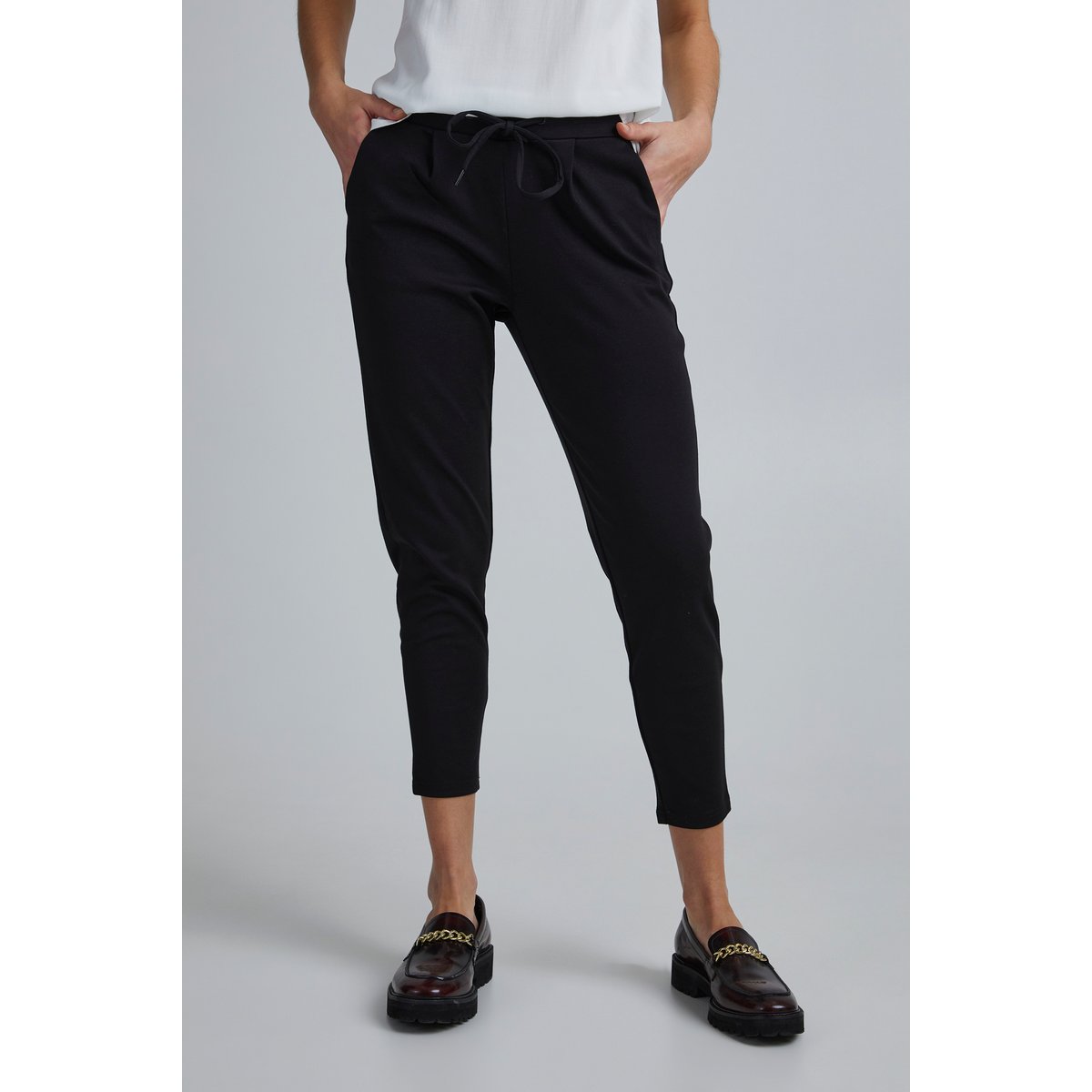 Pantalon coupe droite, longueur cheville, taille élastiquée noir, ICHI