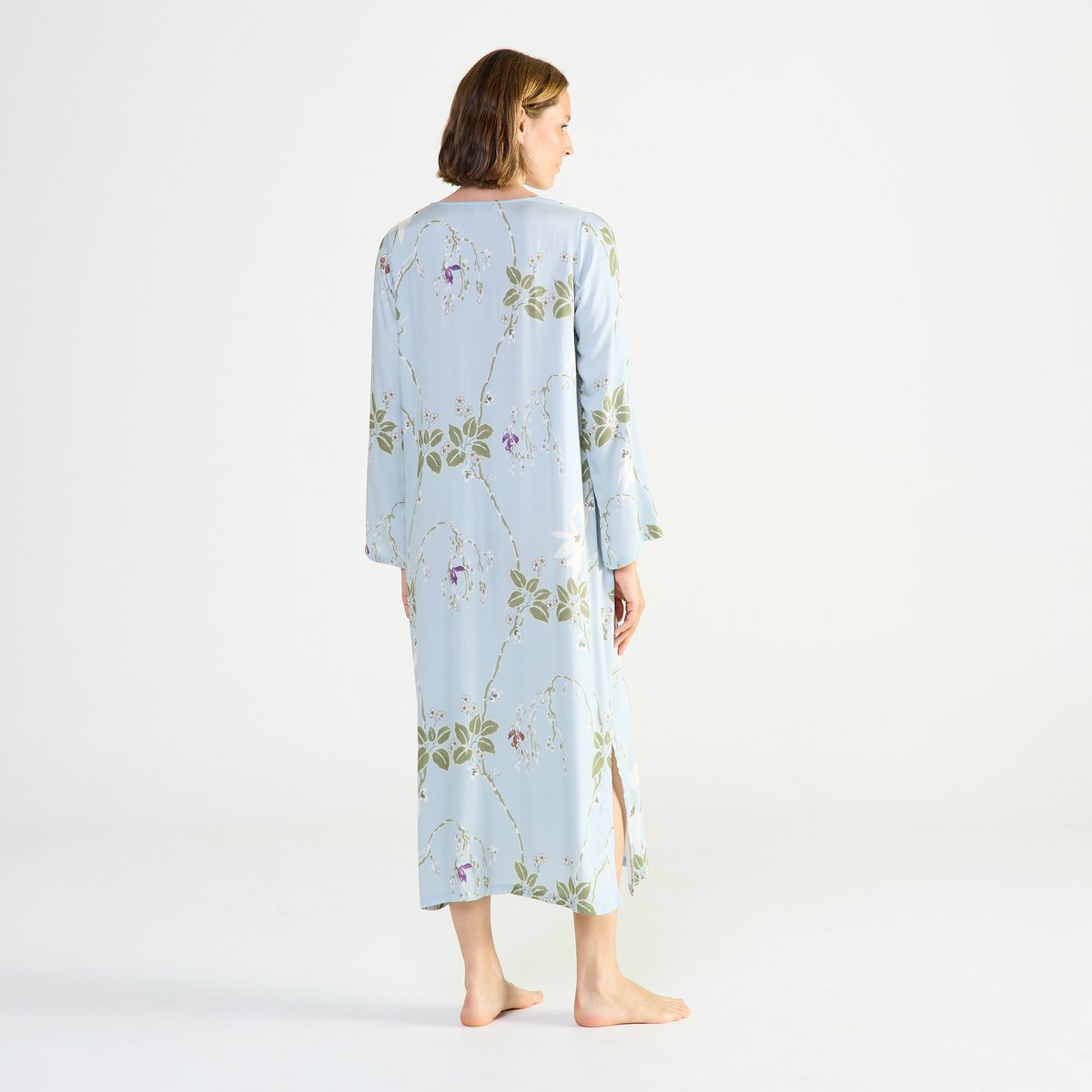 Chemise de nuit longue col v en satin RAMEAU givre, LAURENCE TAVERNIER