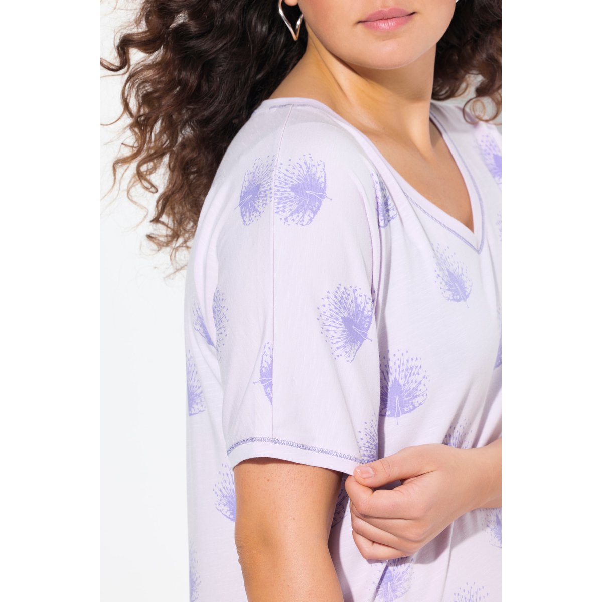 T-shirt oversize. Col V et manches courtes. lavande, ULLA POPKEN