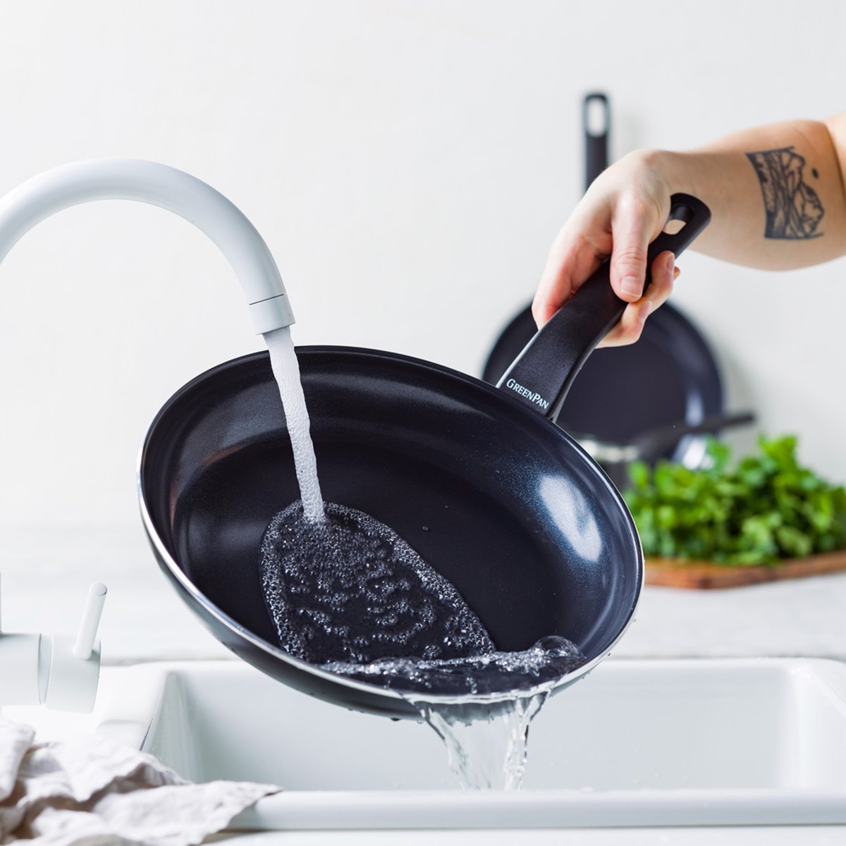 Poêle 28 cm aluminium revêtement céramique-Essence noir, GREENPAN