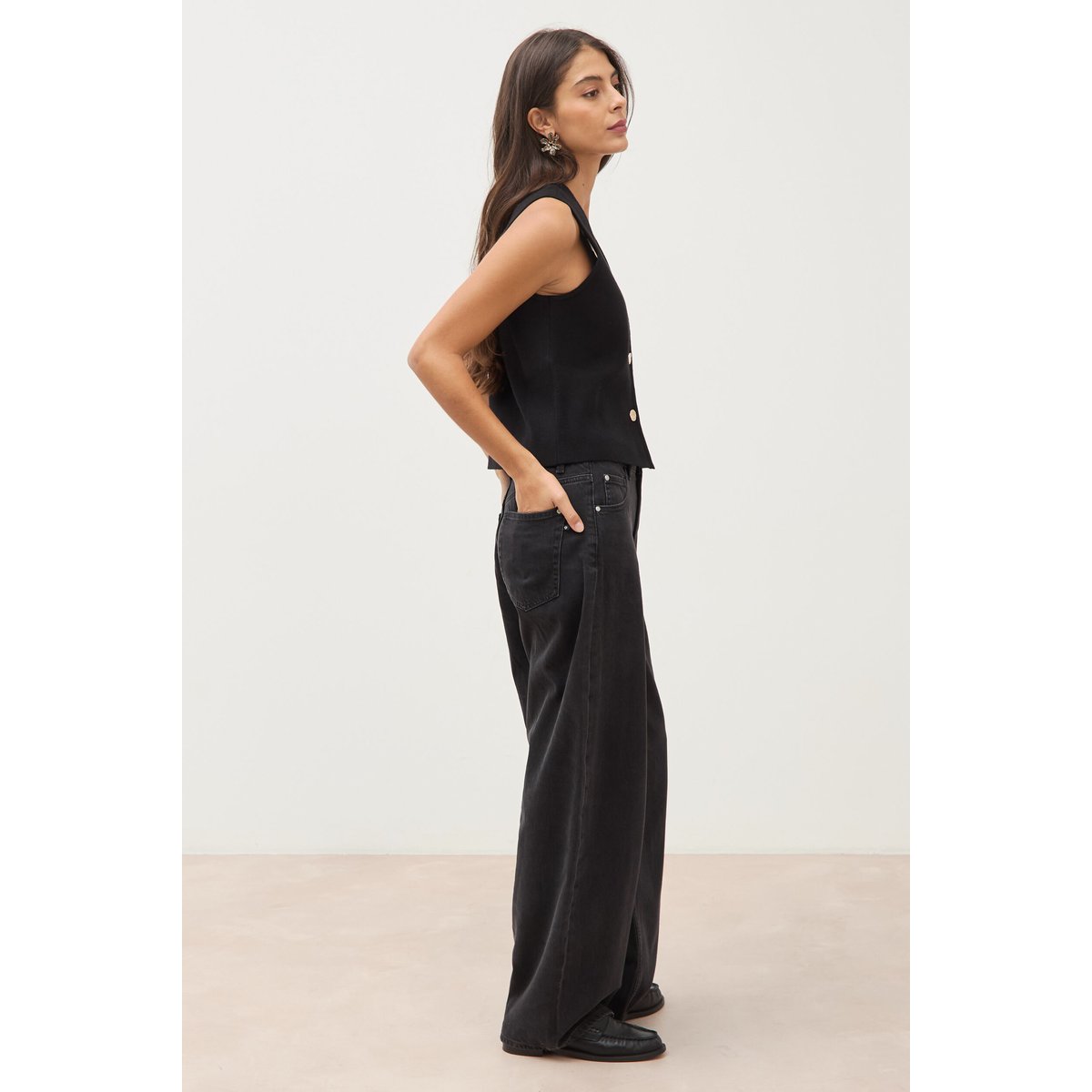 Gilet droit court sans manches col v noir, BONOBO