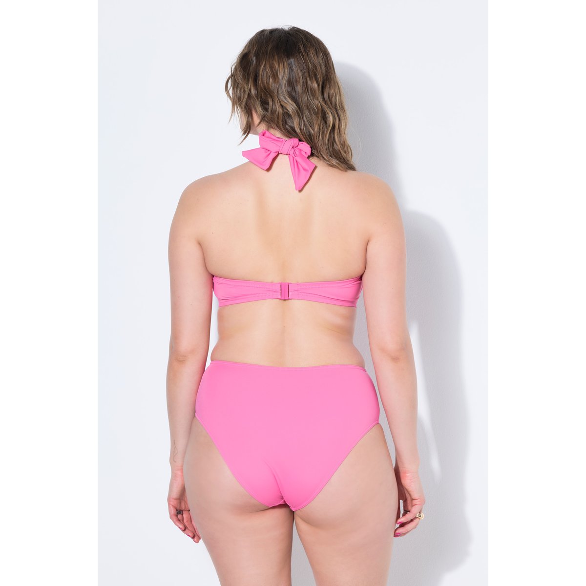 Haut de bikini, bonnets souples, dos nu rose vif, STUDIO UNTOLD