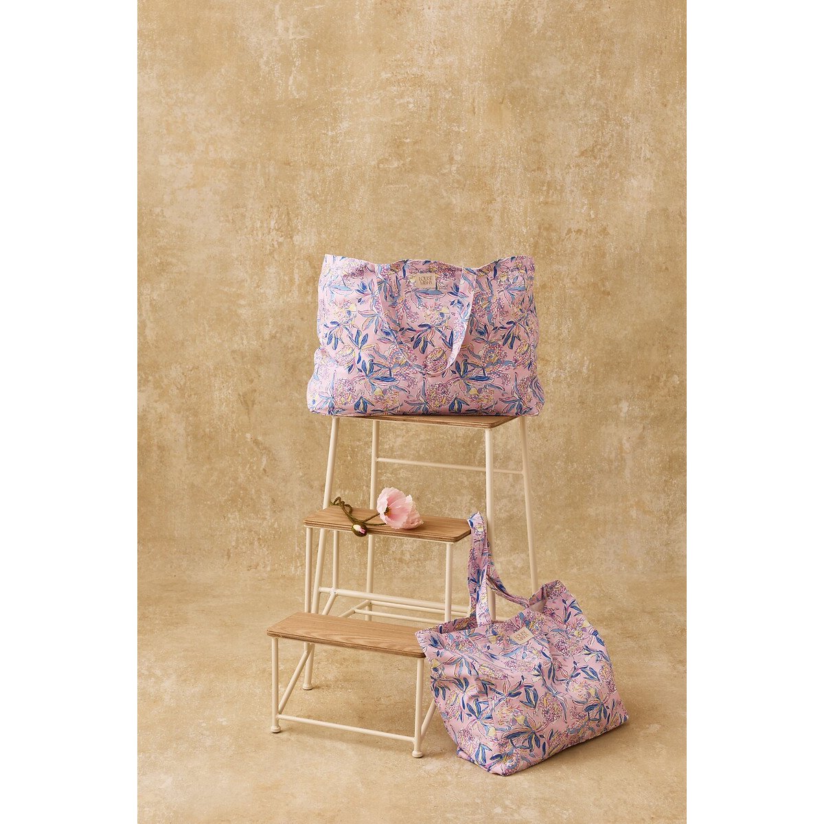 Sac tote grand format à fleurs, BEVERLY imprimé rose, LOUISE MISHA