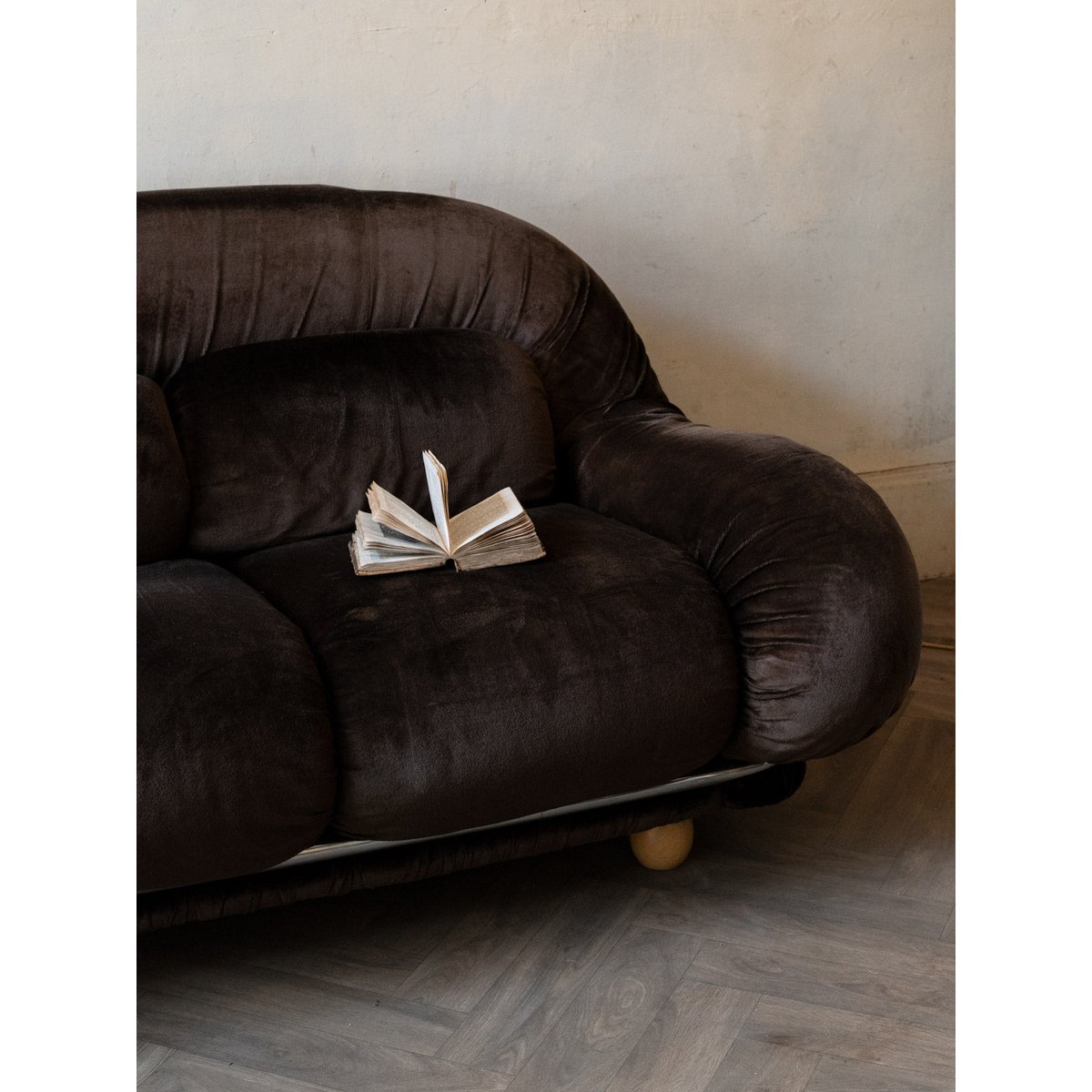 Canapé vintage en velours marron Jacques N°144 - Bon état marron, DEBONGOUT