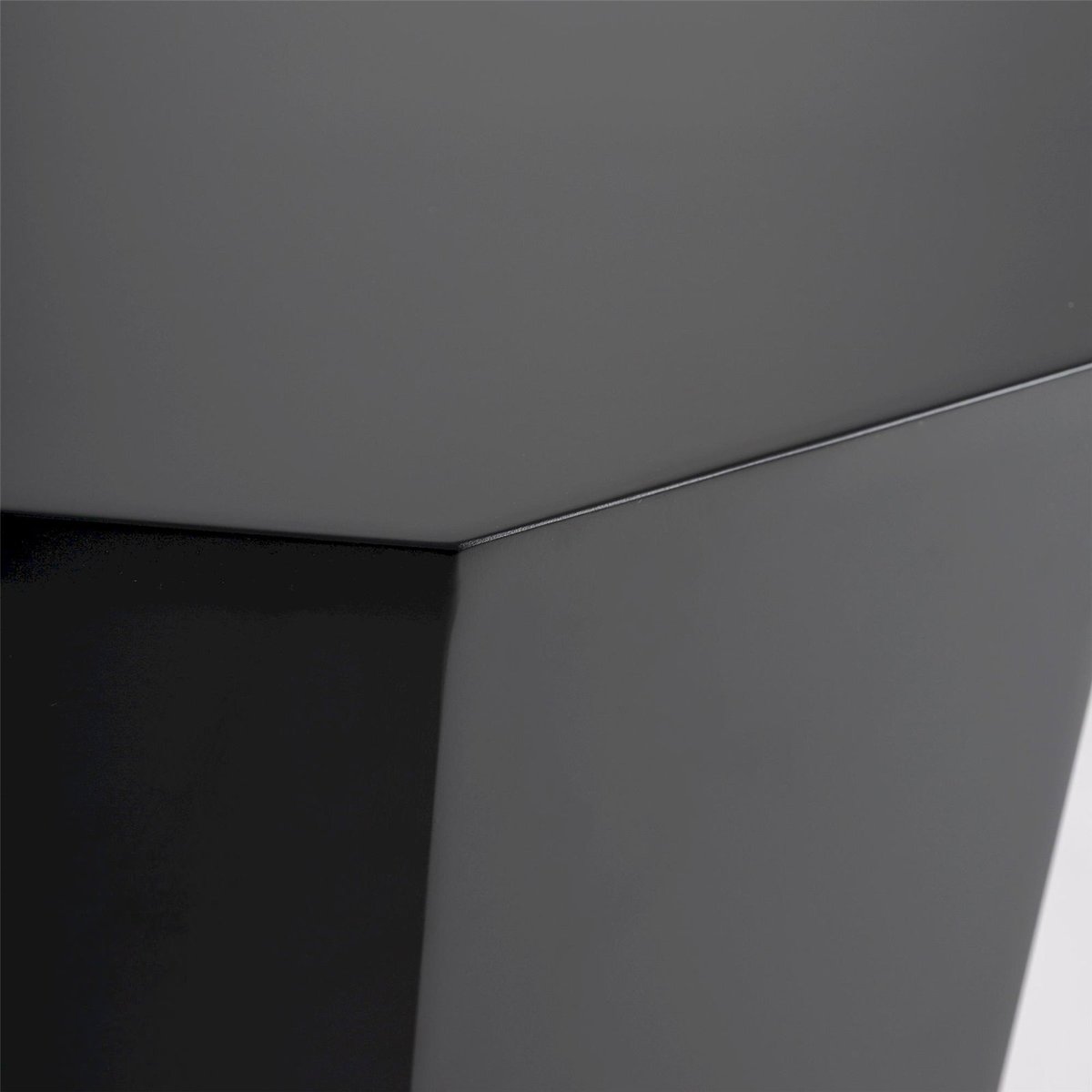 Table d'appoint facettée en bois noir, RECOLLECTION