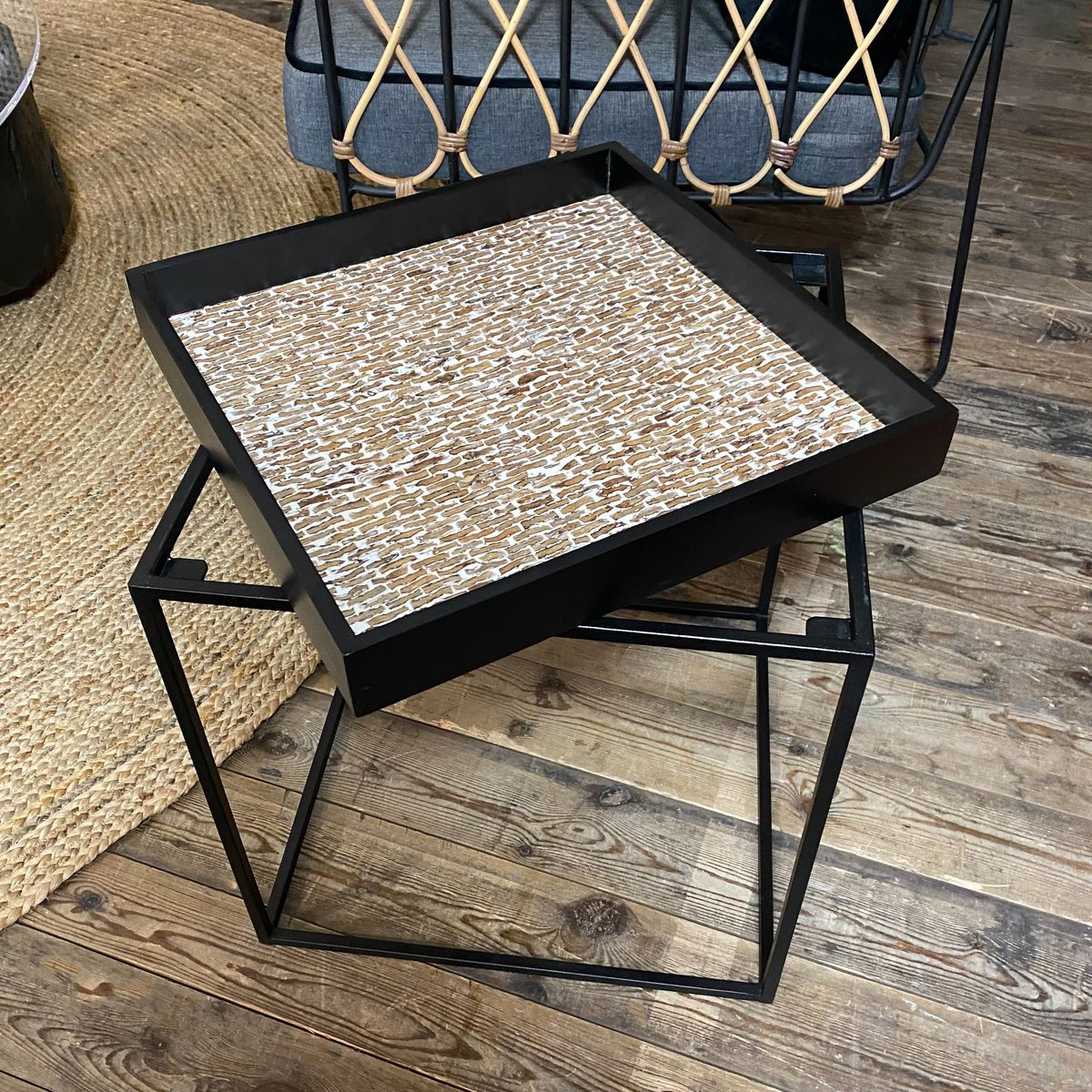 Meuble d'appoint en noix de coco et pieds en métal, LAMAI naturel-noir, NOW'S HOME
