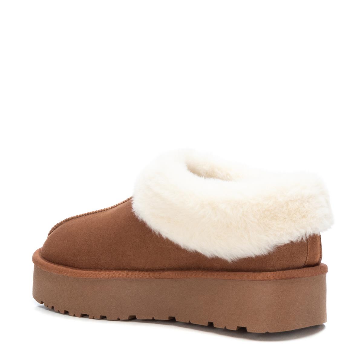 Baskets plate avec semelle en caoutchouc camel, XTI