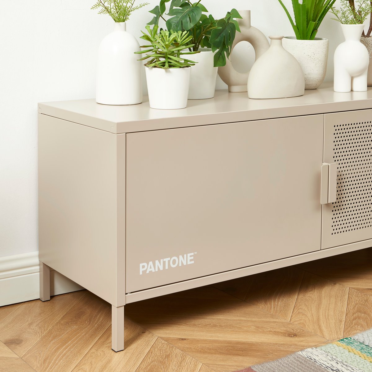 Meuble TV en acier taupe, PANTONE