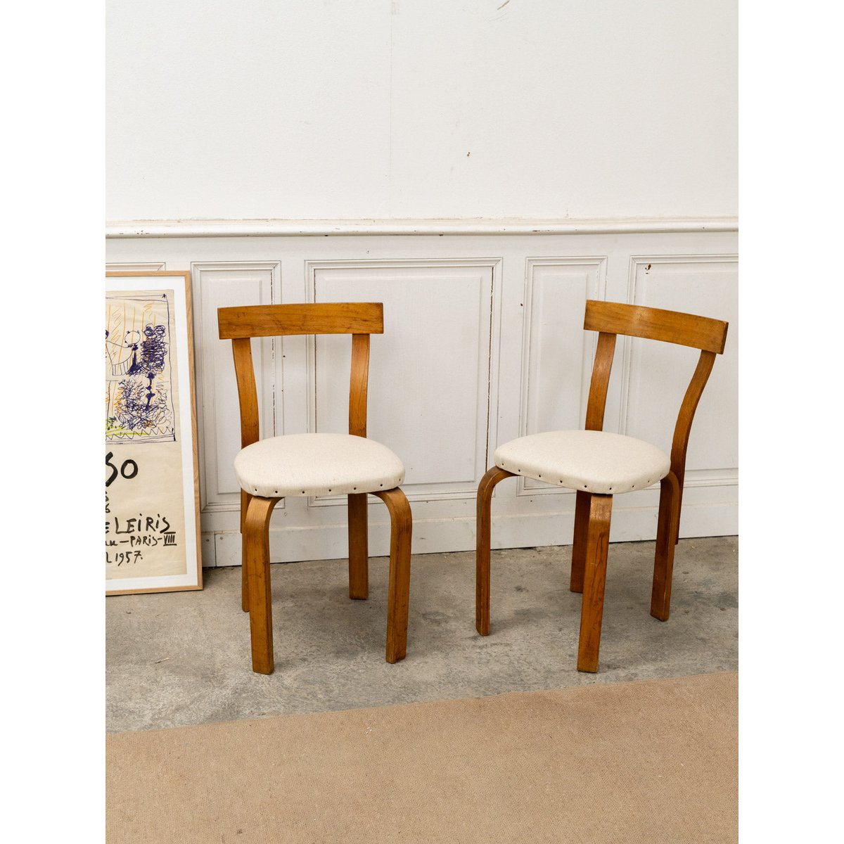 Paire de chaises No.68 en bois et lin Alma N°1690 - Bon état bois clair, DEBONGOUT