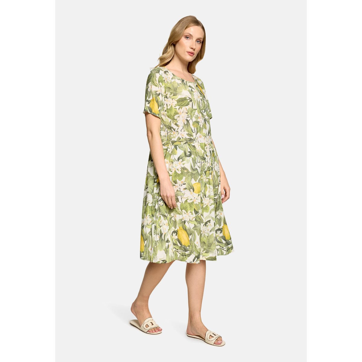 Robe casual à poches extérieures cream/green, CARTOON