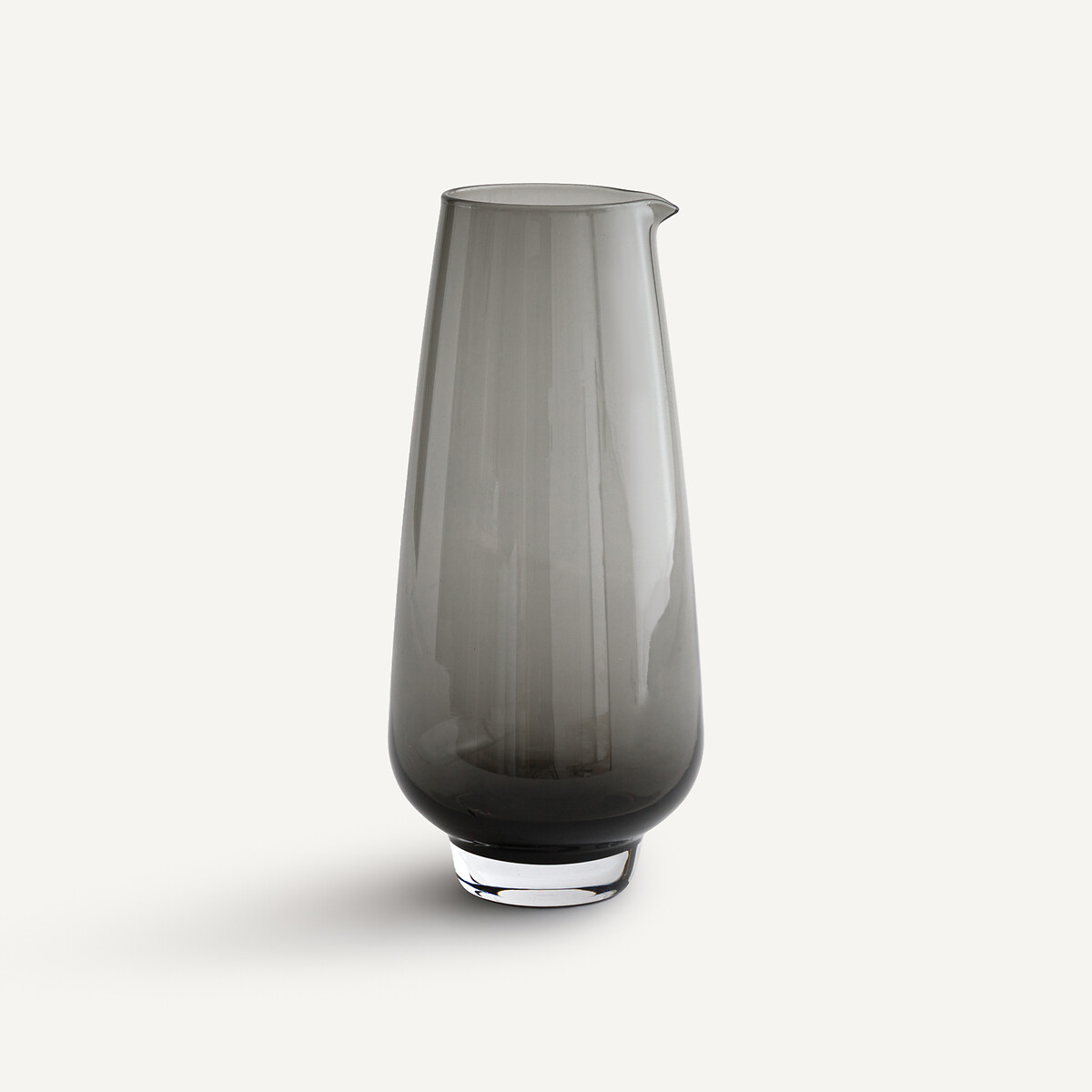 Maneva Hand-Blown Smoked Glass Carafe smoked grey, AM.PM