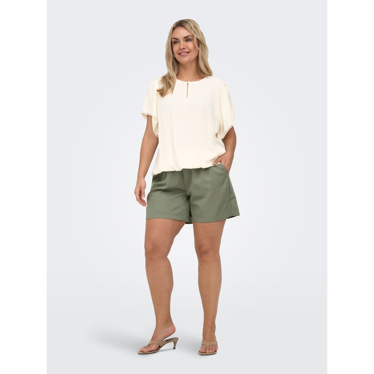 Short grise - smokey olive, ONLY CARMAKOMA