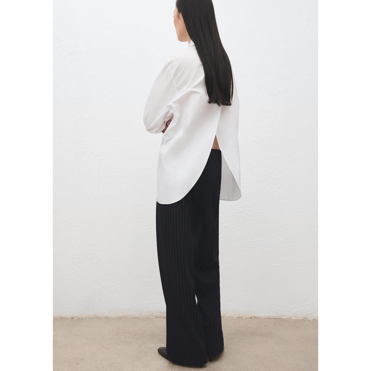 Pantalon droit fines rayures bleu marine, MANGO