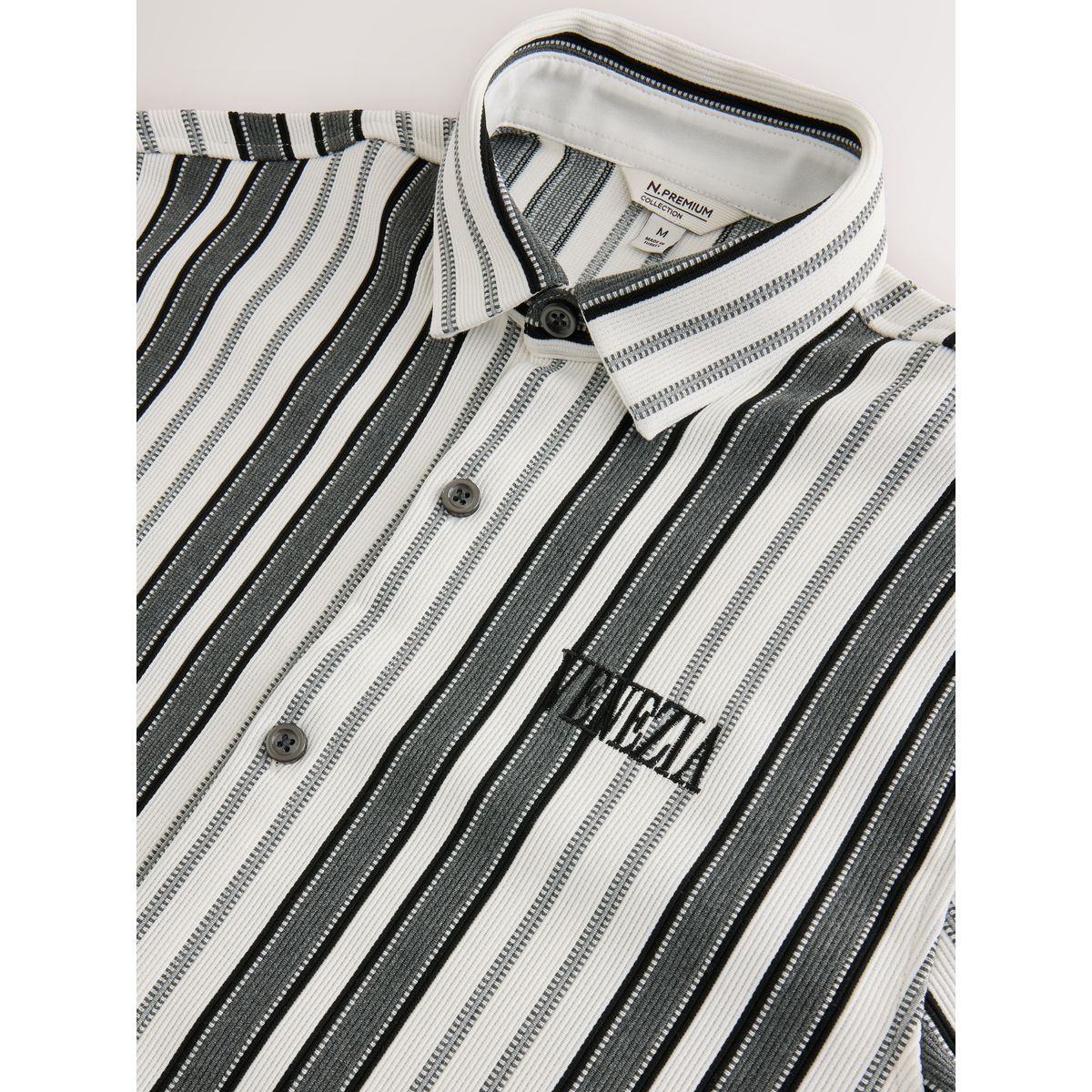 Chemise en jersey brodée à manches courtes gris/blanc, NEXT