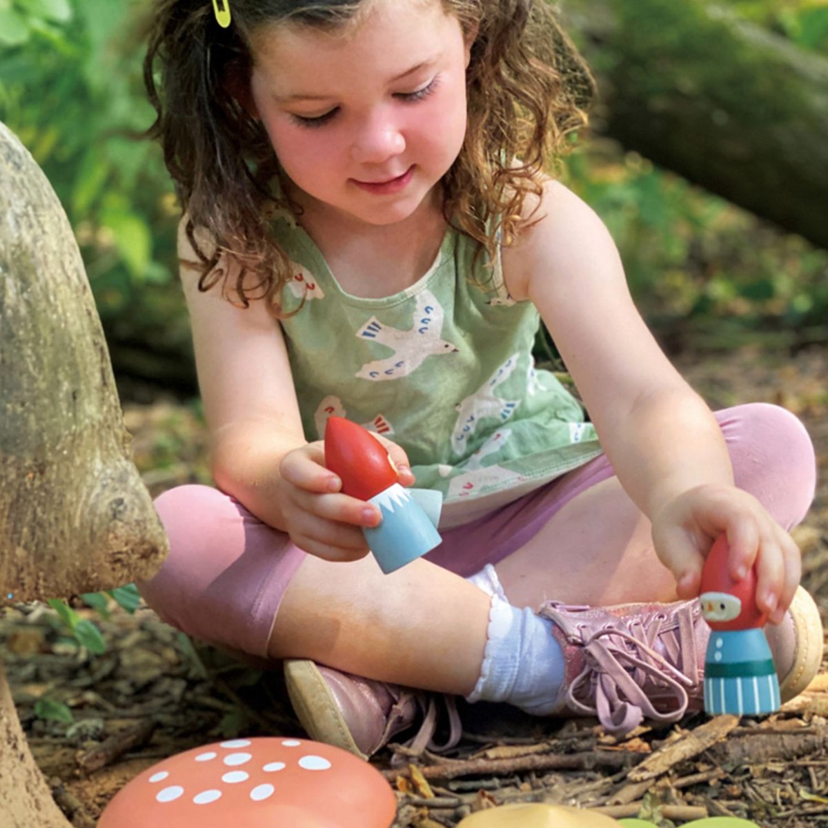 Famille de gnomes et forêt rouge, bleu, orange, TENDER LEAF TOYS