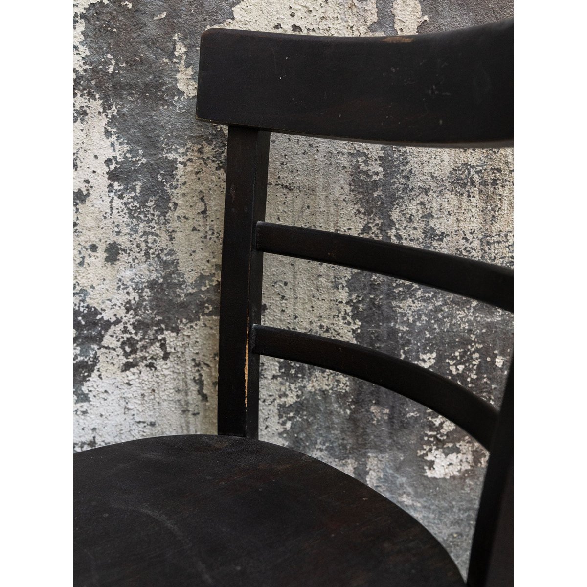 Paire de chaises en bois Claude N°1261 - Bon état bois foncé, DEBONGOUT