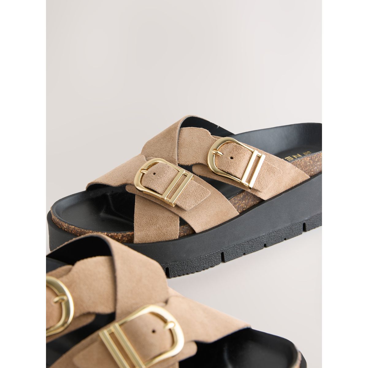 Sandales à plateforme et double boucle beige, NEXT