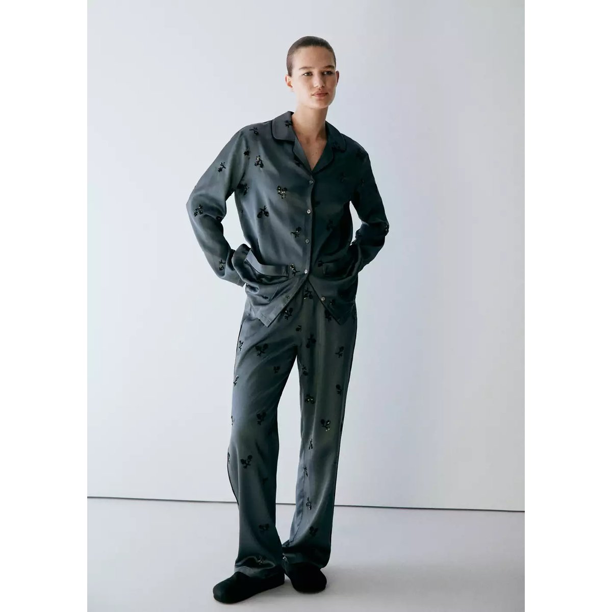 Pantalon de pyjama en satin orné de sequins bleu, MANGO