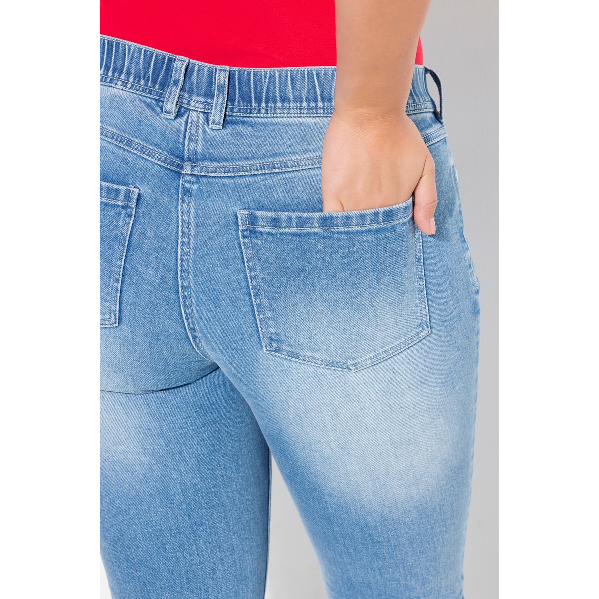 Jean Sarah. Jambe étroite et ourlet frangé. bleu clair, ULLA POPKEN