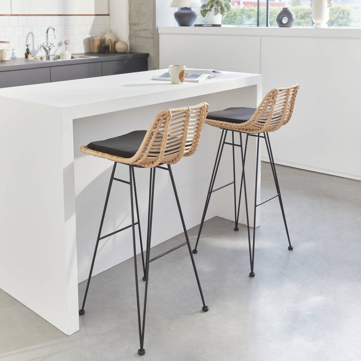 Tabouret de bar métal et rotin 75cm (lot de 2) CAHYA noir, SWEEEK