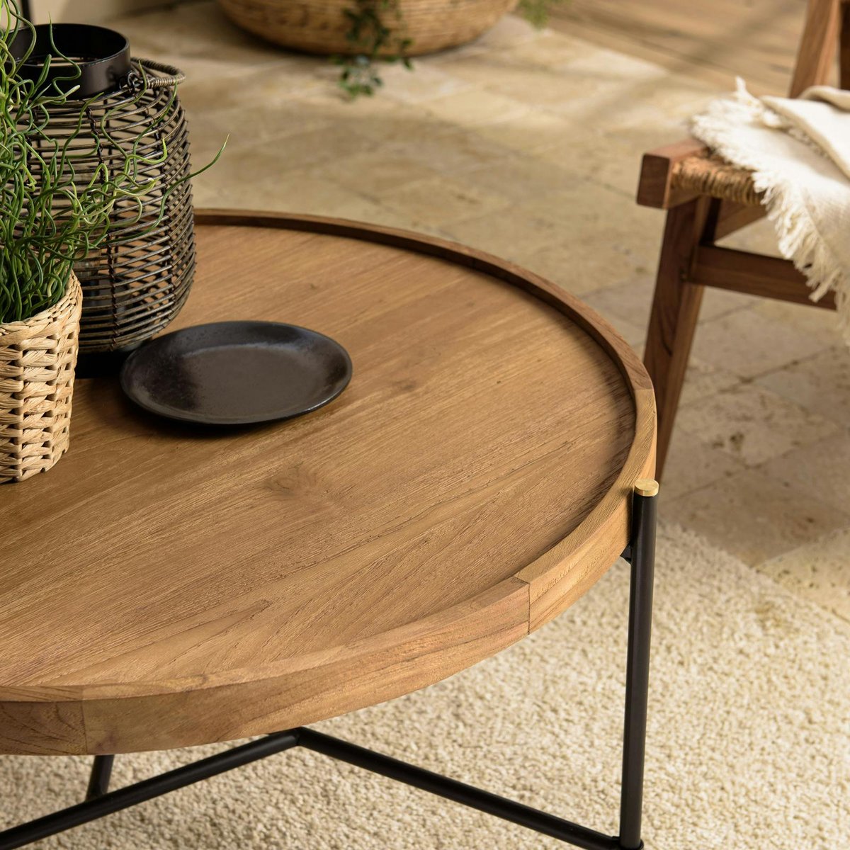 Table basse ronde plateau teck recyclé avec rebord 76,5 cm SWING bois naturel, PIER IMPORT