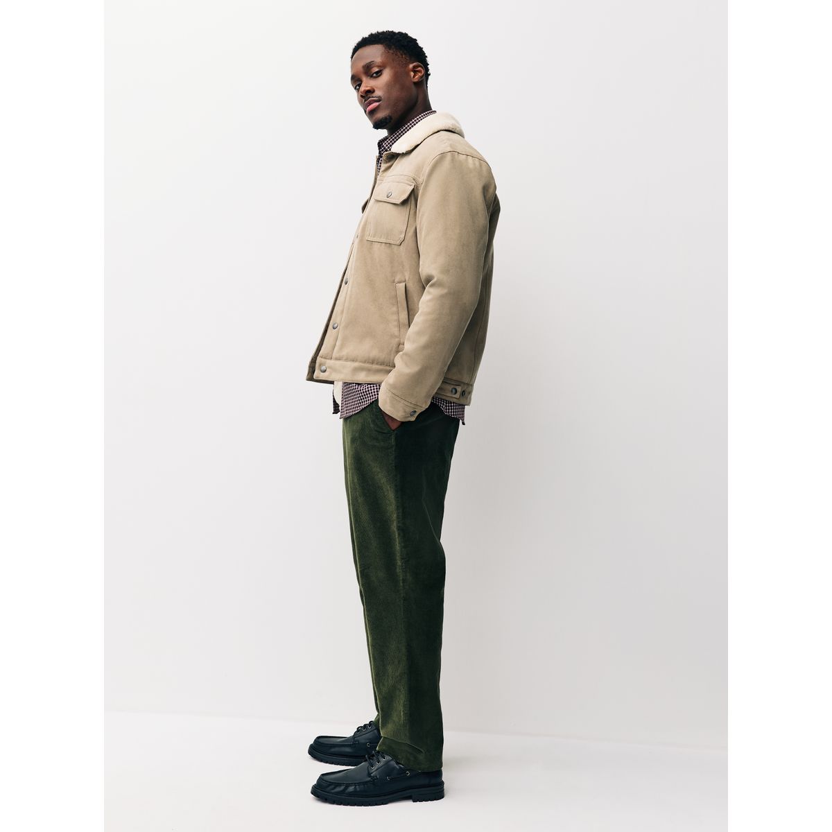 Pantalon regular habillé en velours côtelé vert kaki, NEXT
