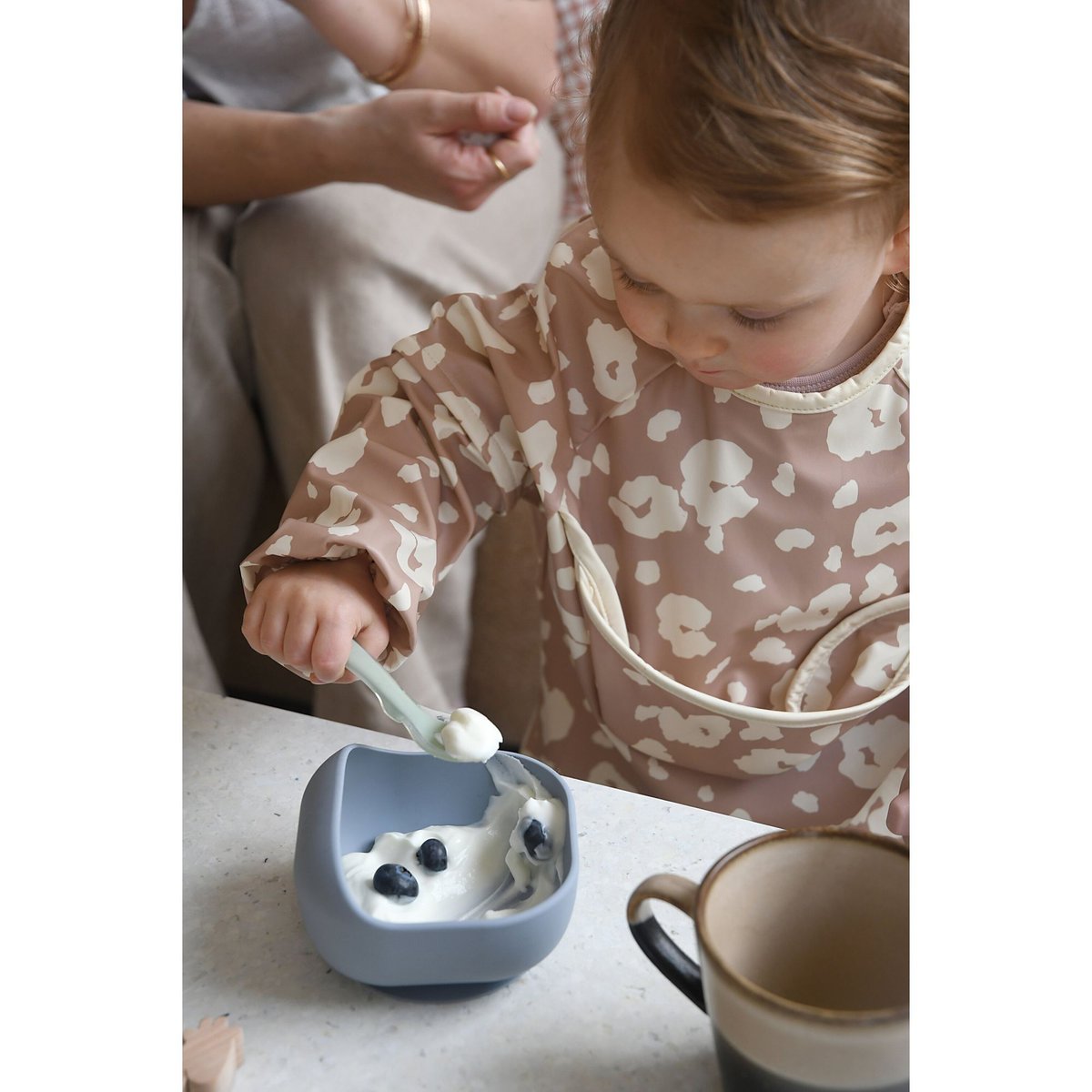 Bol ventouse pour bébé en silicone gris, BEABA