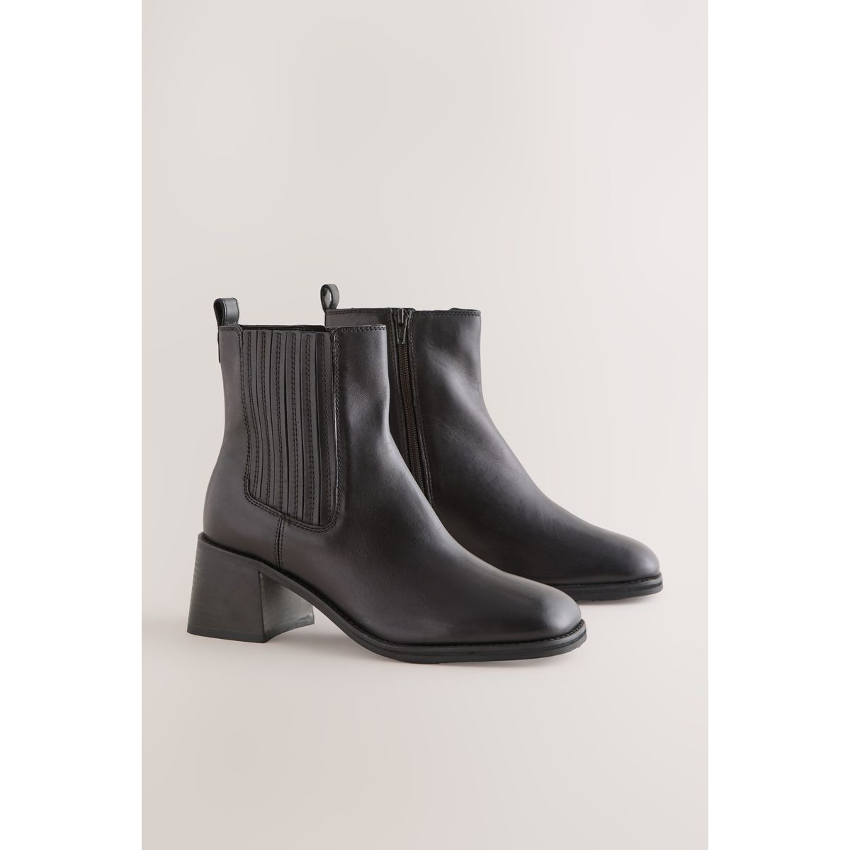Bottines chelsea en cuir à bout carré noir, NEXT