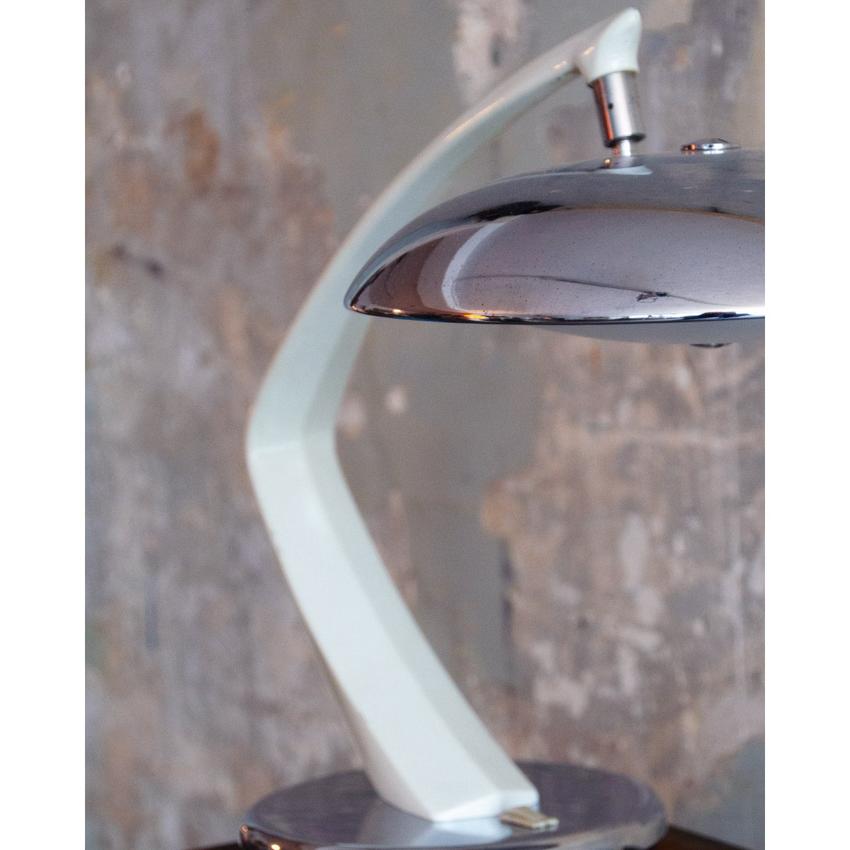 Lampe des années soixante Julia N°899 - Bon état métal, DEBONGOUT