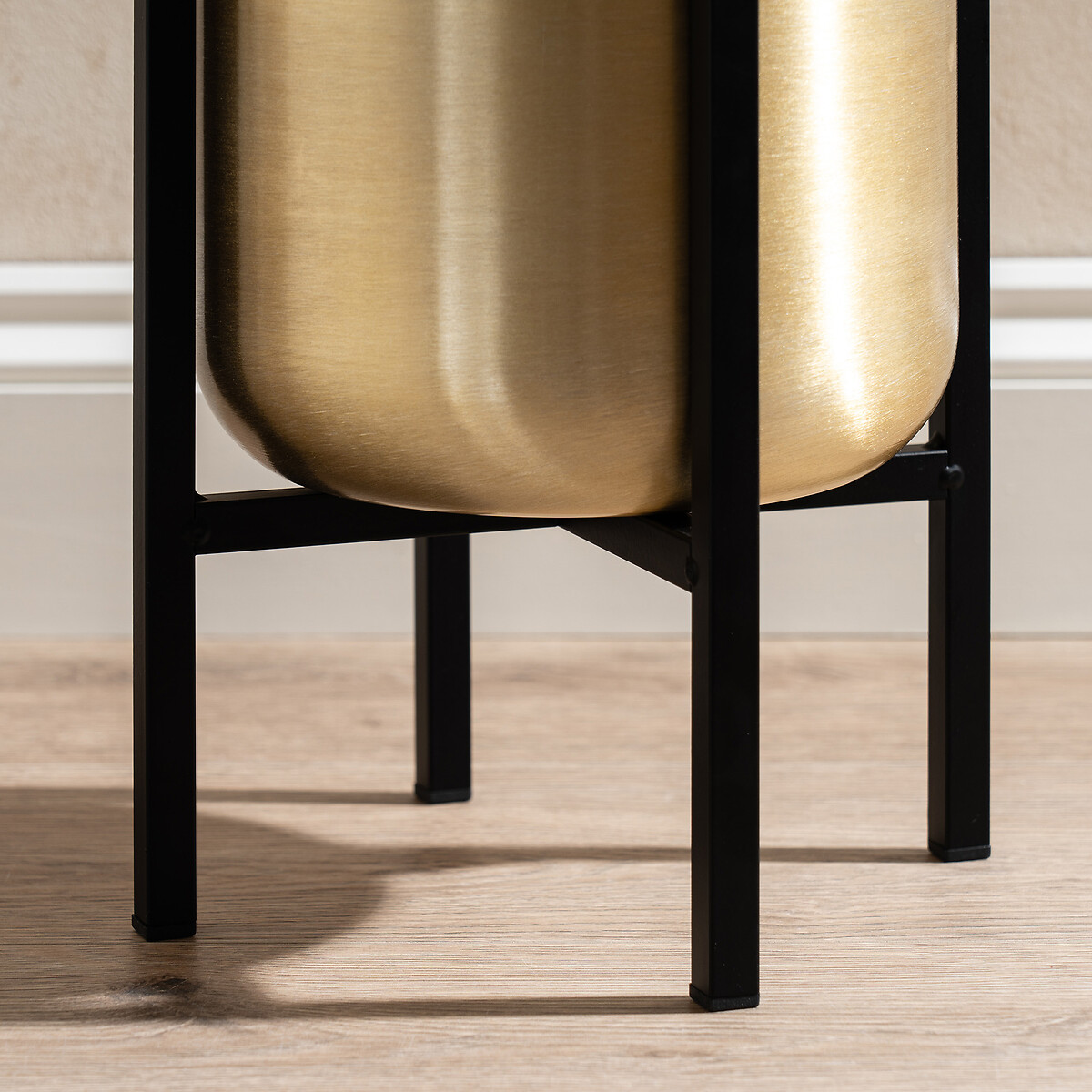 41cm Gold Planter on Stand Large gold-coloured, SO'HOME