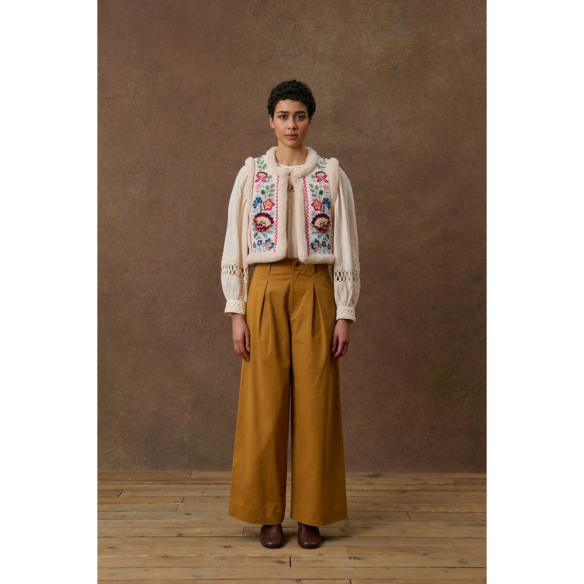 Veste sans manches réversible brodée, RENEE crème, LOUISE MISHA