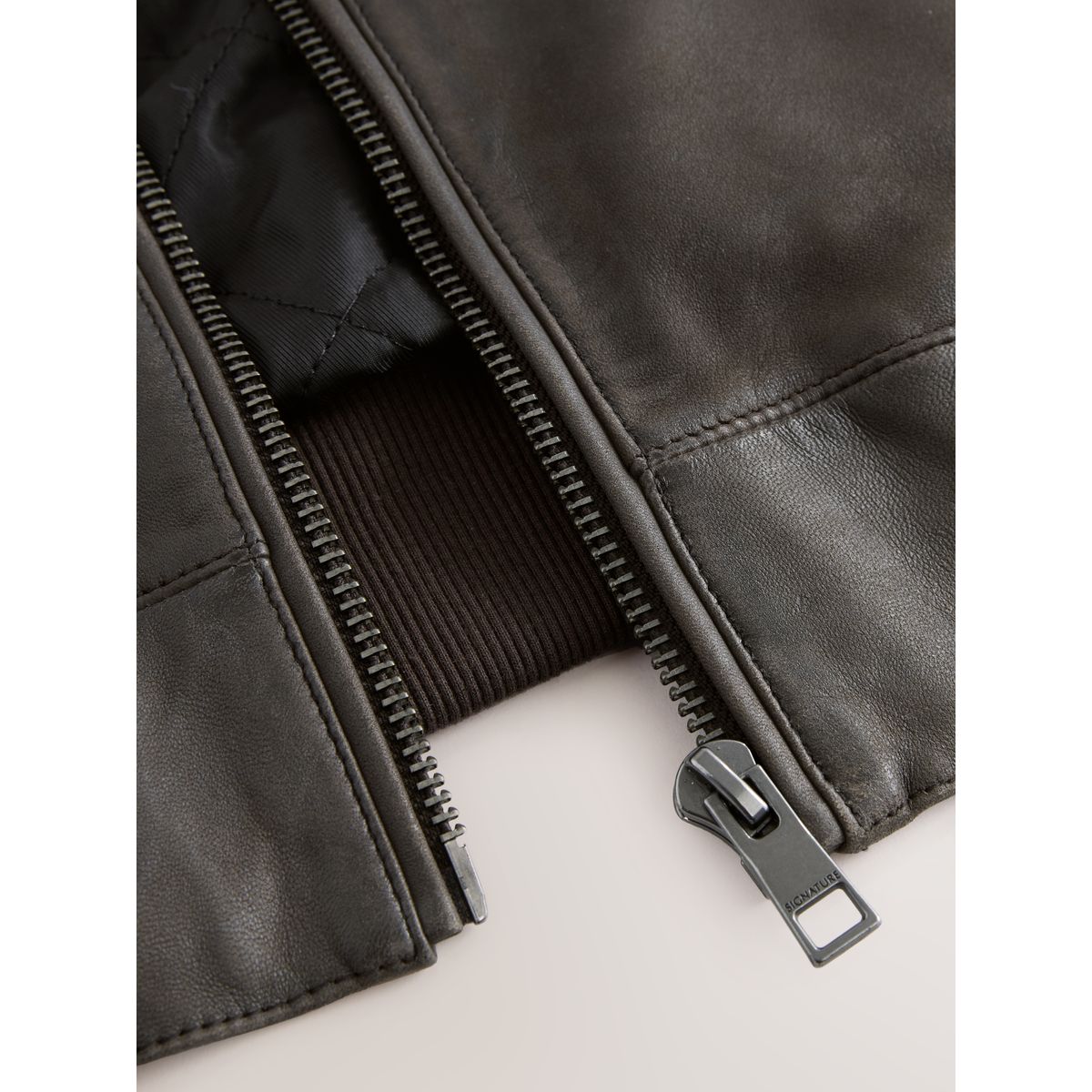 Blouson aviateur en cuir Signature marron, NEXT