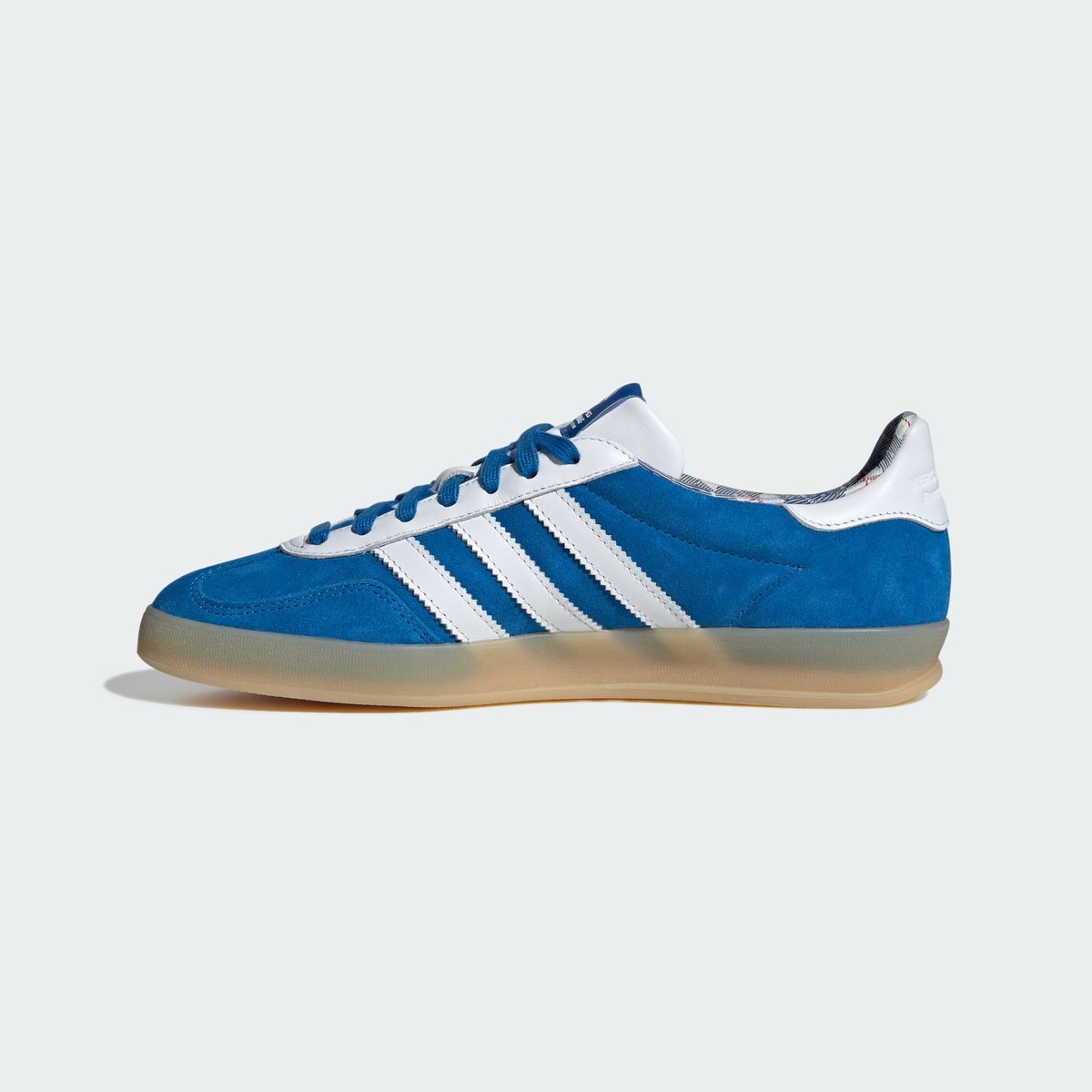 Chaussure Gazelle Indoor Mercedes Amg Petronas F1 Team Chaussure Gazelle Indoor Mercedes Amg Petronas F1 Team blue bird / cloud white / gum, adidas Originals