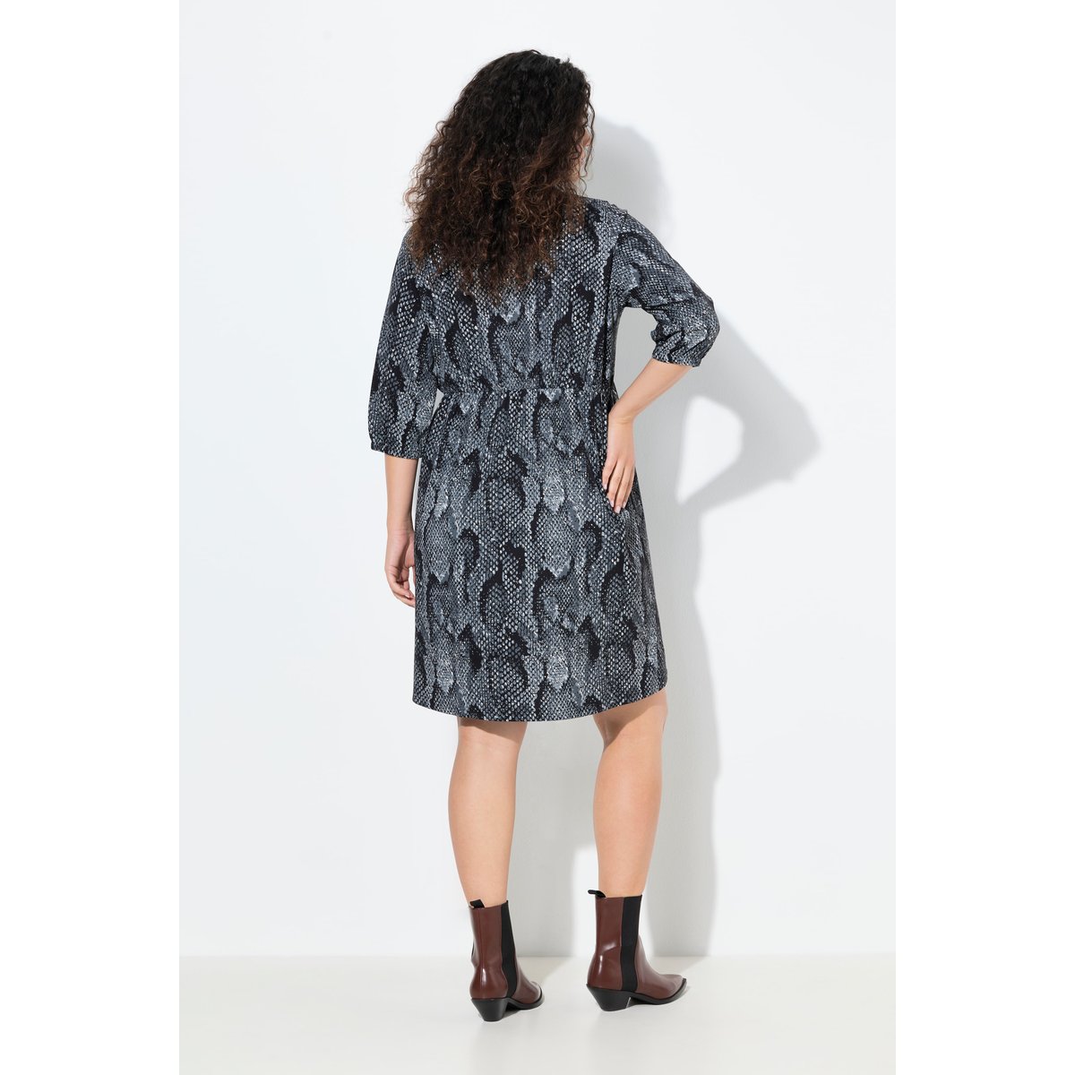 Robe en jersey évasée à col en V et manches classique noir, ULLA POPKEN
