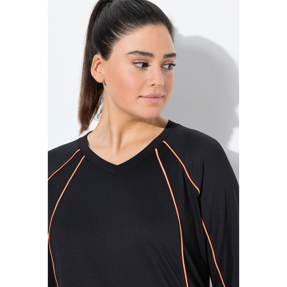 T-shirt technique slim à col en V et manches noir, ULLA POPKEN