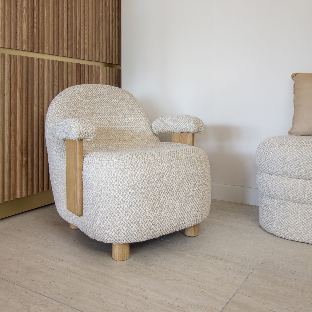 Fauteuil en bouclette et structure en bois, ULYSSE beige-naturel, NOW'S HOME