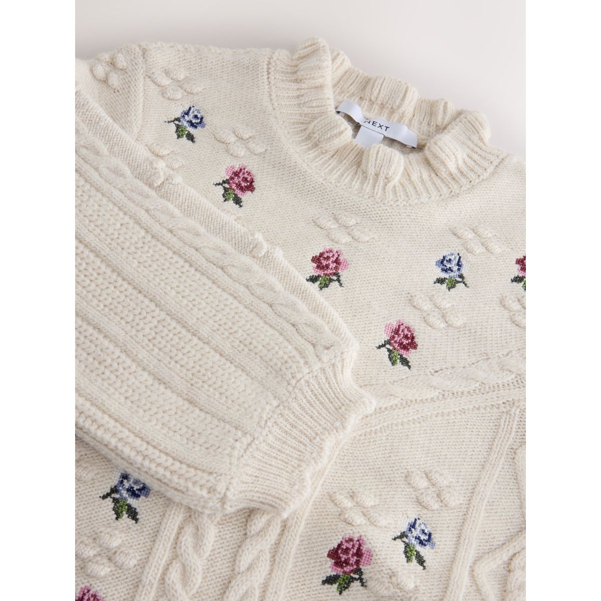 Pull en maille torsadée à broderie florale écru, NEXT