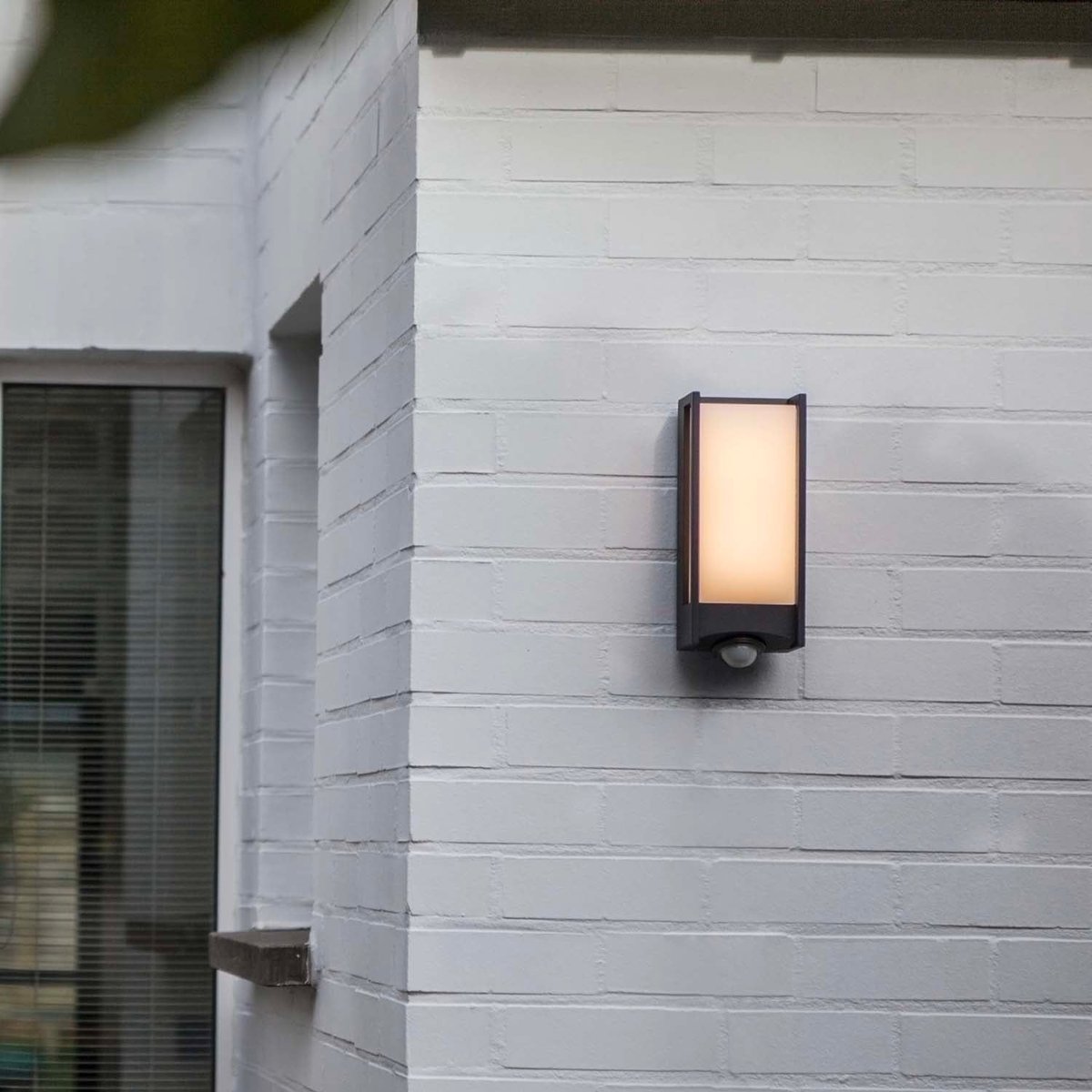 Applique murale d'extérieur sur secteur avec détecteur de mouvement QUBO GREY SENSOR aluminium gris LED blanc chaud H7,6cm dark grey, LUMISKY