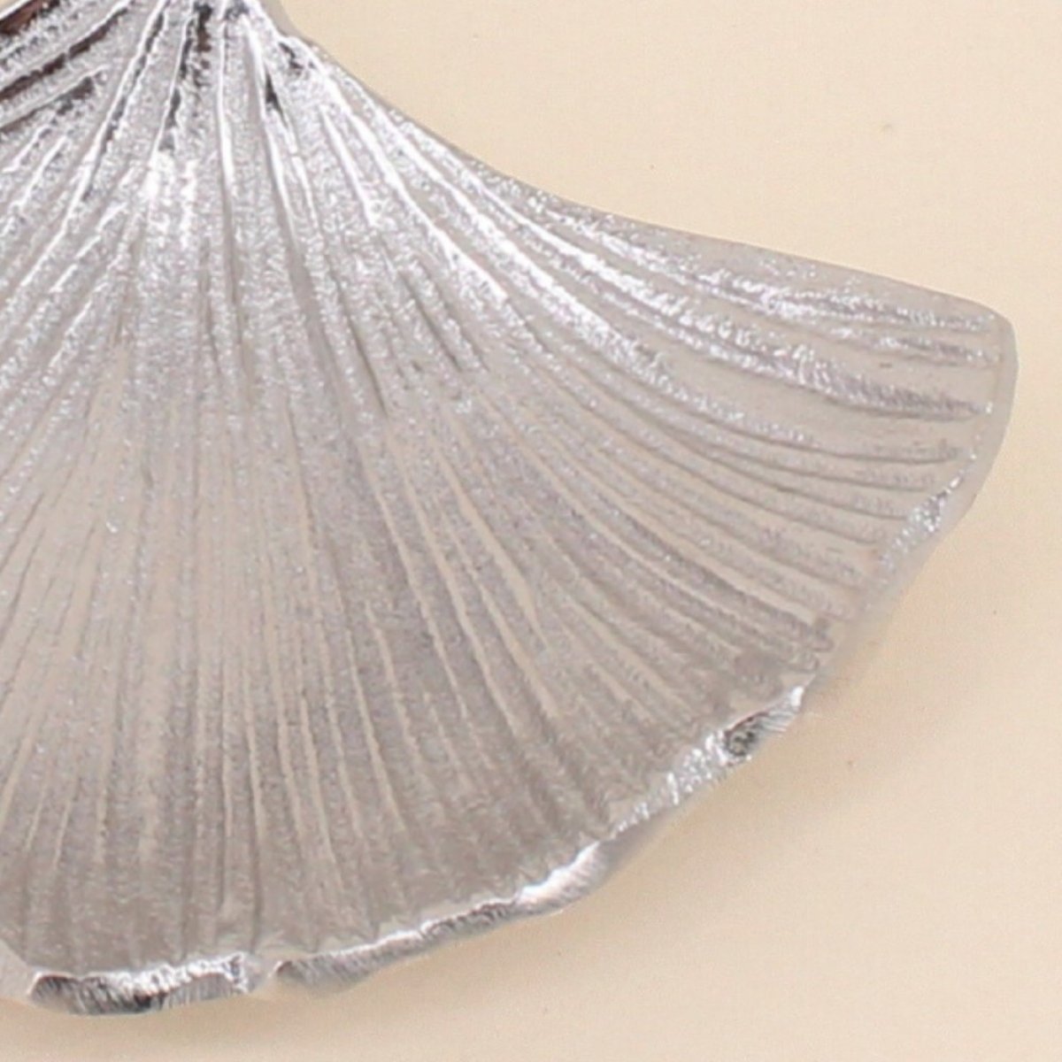 Vide poche en alluminium forme coquillage 18x14cm gris, ORNAMI