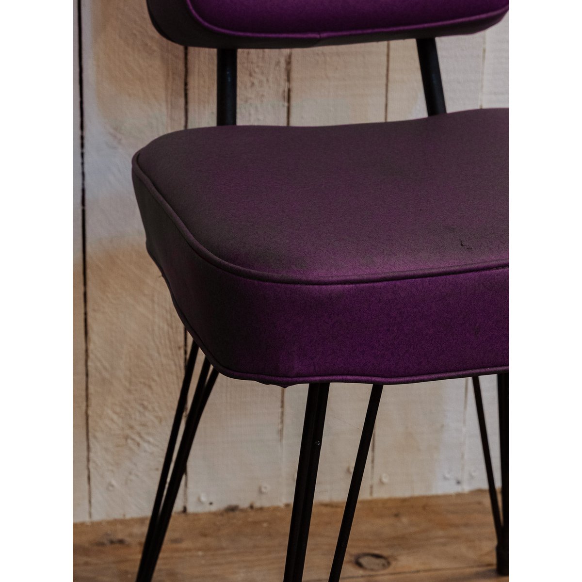 Chaise en métal noir et cuir violet Alma N°1563 - Bon état noir, DEBONGOUT