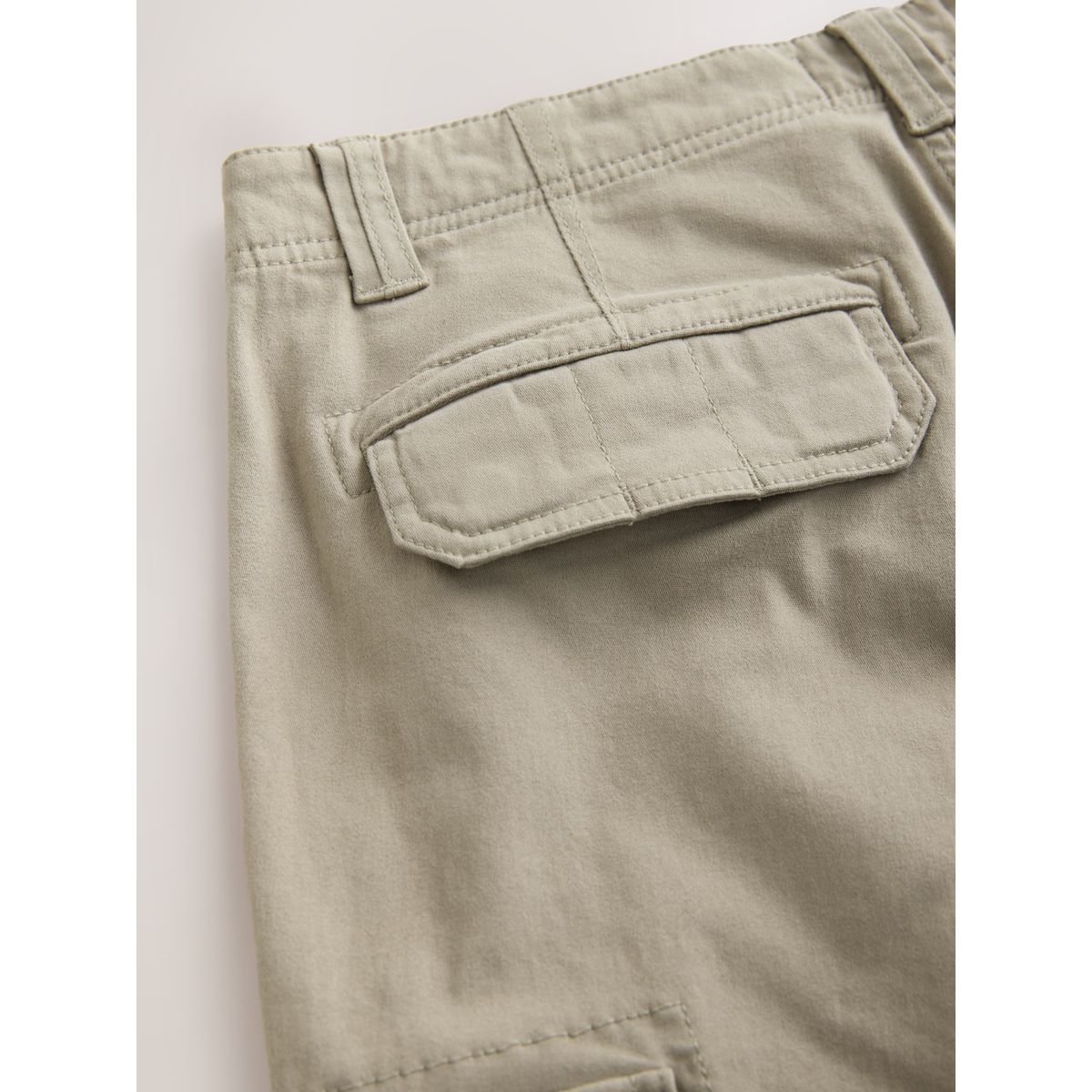 Pantalon cargo stretch en coton grège, NEXT