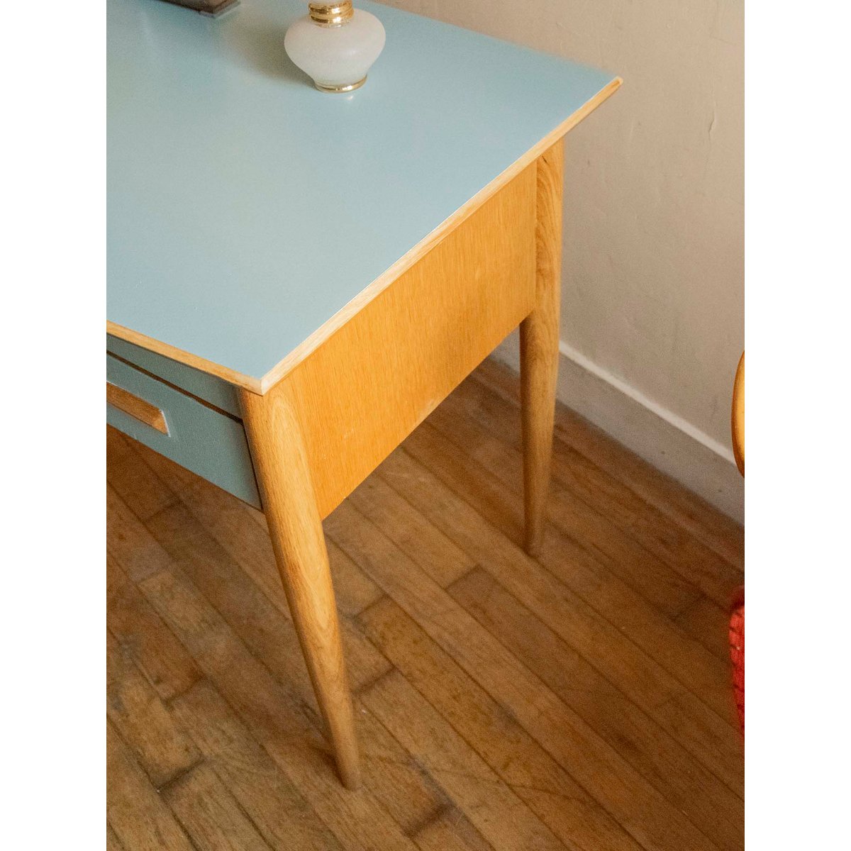 Bureau scandinave bleu ciel Yvan N°533 - Bon état bois clair, DEBONGOUT