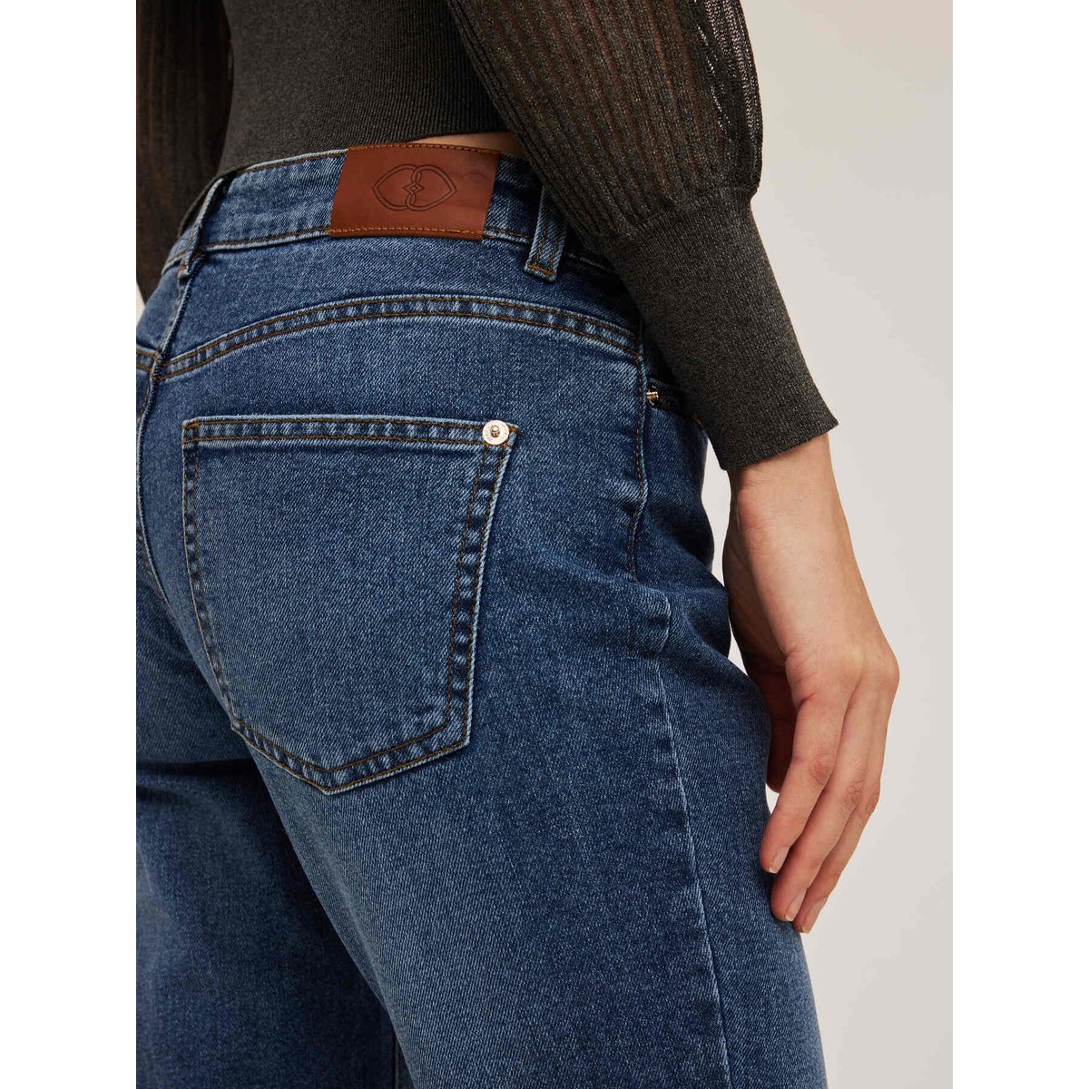 Jean slim fit Kendall bleu, MOTIVI