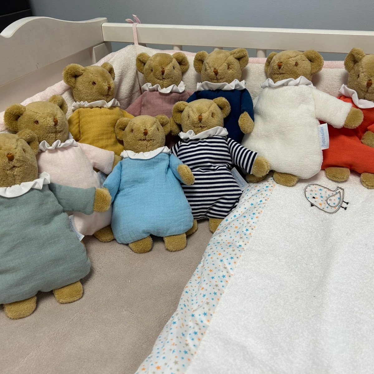 Doudou avec hochet bleu, blanc, marron, TROUSSELIER